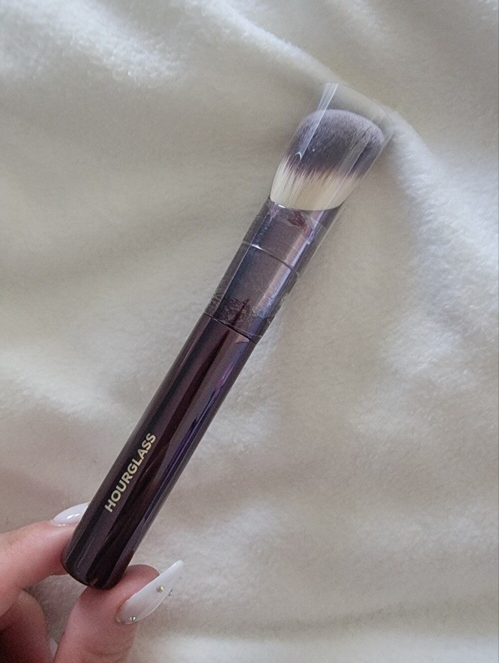 Hourglass Ambient Soft Glow Foundation Brush